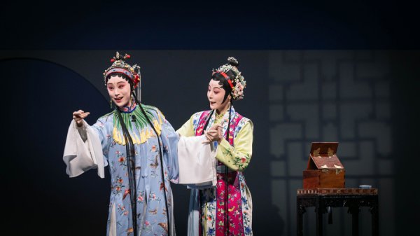 前海吉安 杜丽娘柳梦梅穿上黑衣，《游园·惊梦》导演直面热议